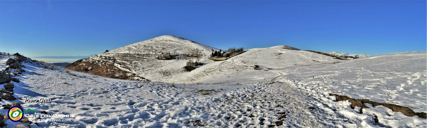 29 Sulle nevi del Linzone in fase di scioglimento.jpg